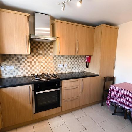 Immaculate 2-Bed Apartment In Isleworth By River Exterior foto