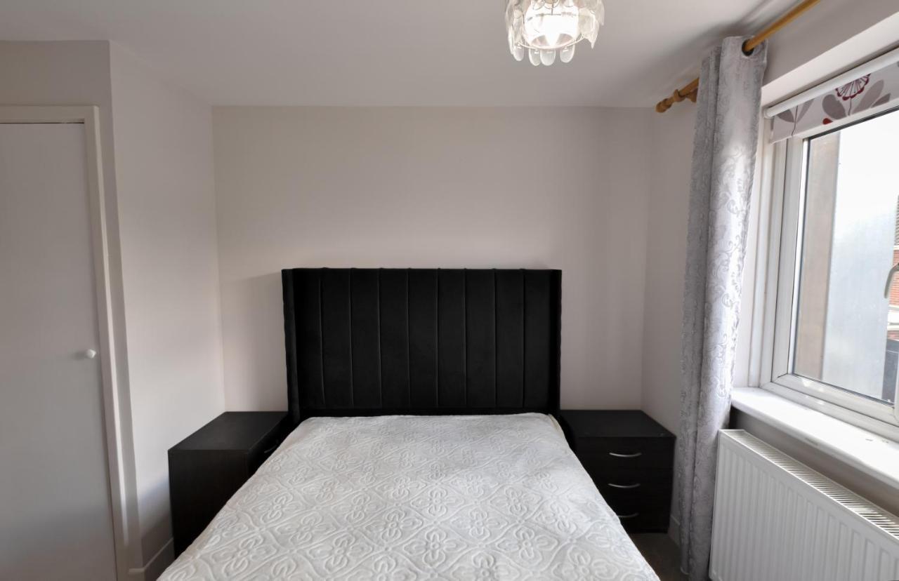 Immaculate 2-Bed Apartment In Isleworth By River Exterior foto