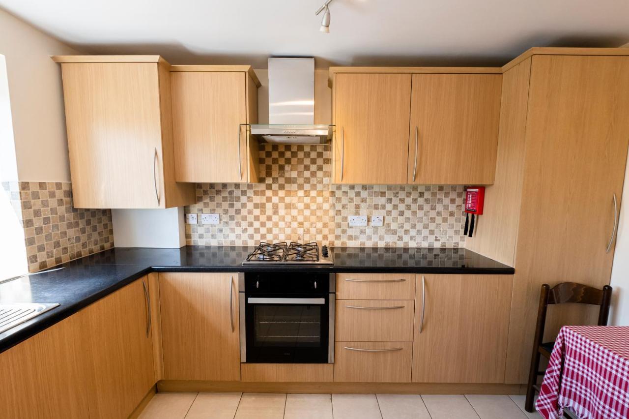 Immaculate 2-Bed Apartment In Isleworth By River Exterior foto